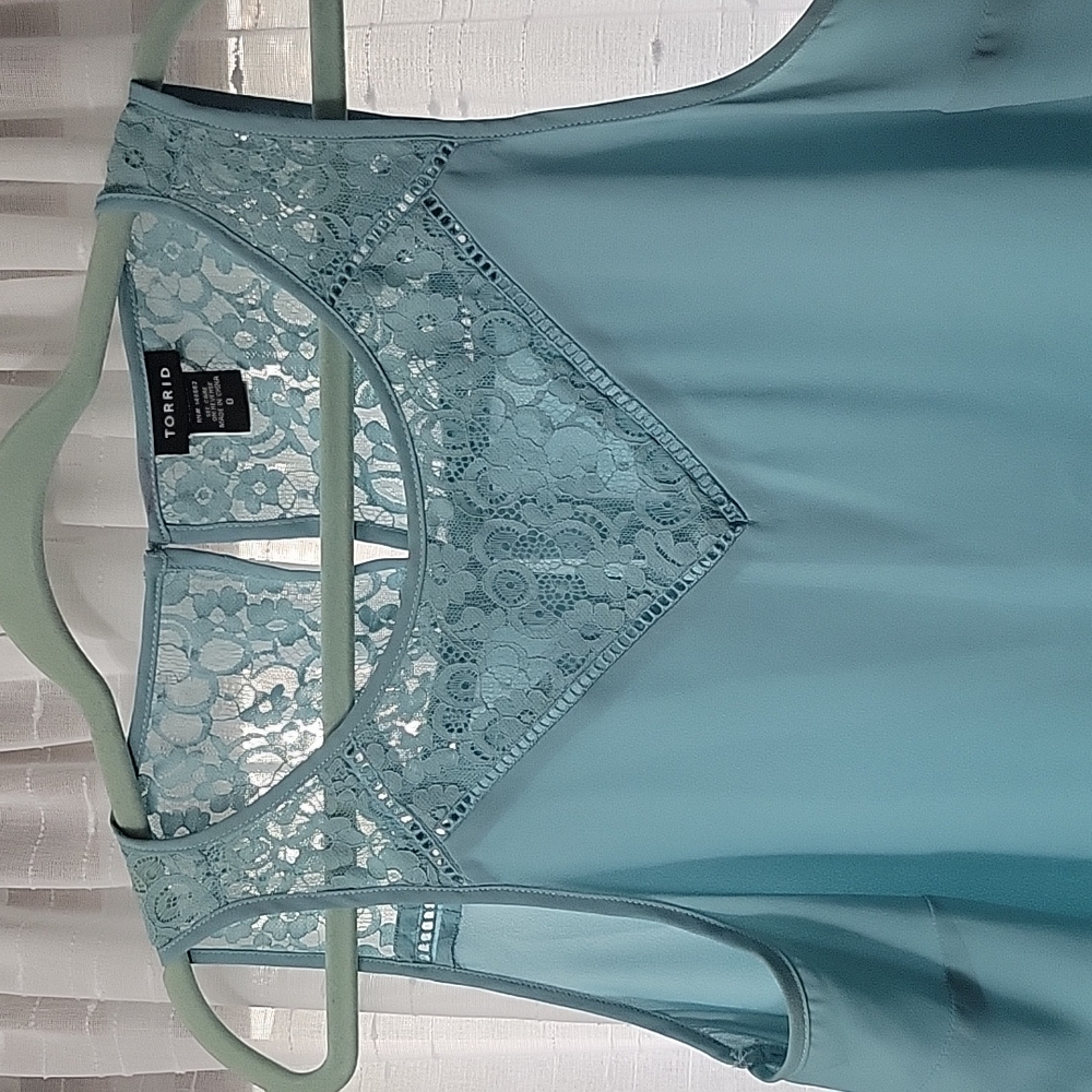 Torrid Tank - Picture 2 of 4